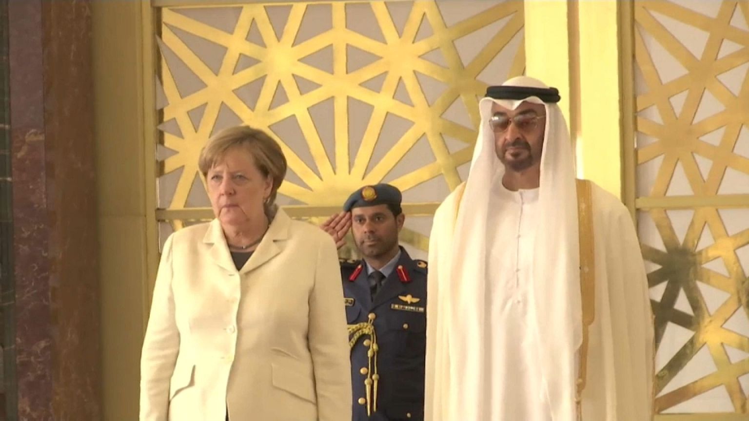 ميركل تبحث في الإمارات سبل مكافحة الإرهاب