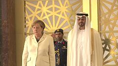 ميركل تبحث في الإمارات سبل مكافحة الإرهاب