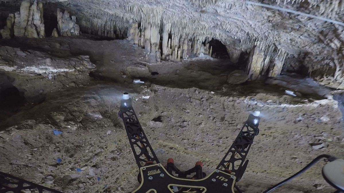 Mit der Drohne beim Höhlenmenschen