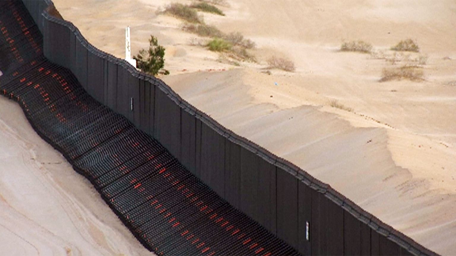 Acordo orçamental nos EUA não prevê verbas para o muro de Trump