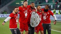 Bundesliga: Bayern München feiert, Wolfsburg taumelt