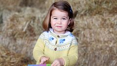 Zum Geburtstag: Neues Foto der britischen Prinzessin Charlotte (2)