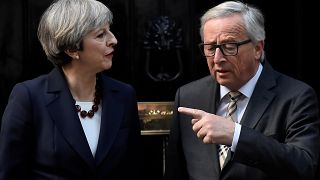 May niega que su cena sobre el Brexit con Juncker fuera un "desastre"