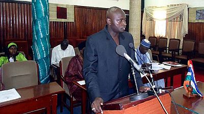 L'ex-ministre gambien de l'Intérieur restera en prison en Suisse