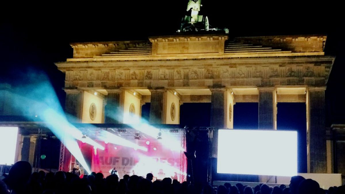 "Wir lassen Deniz nicht allein!" #AufDiePresse am Brandenburger Tor