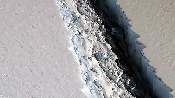 Separação de icebergue gigantesco no Antártico está iminente Separação de icebergue gigantesco no Antártico está iminente