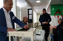 الجالية الجزائرية في ليون تصوت للانتخابات التشريعية