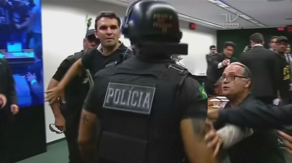 Comissão parlamentar aprova reforma das pensões no Brasil Comissão parlamentar aprova reforma das pensões no Brasil