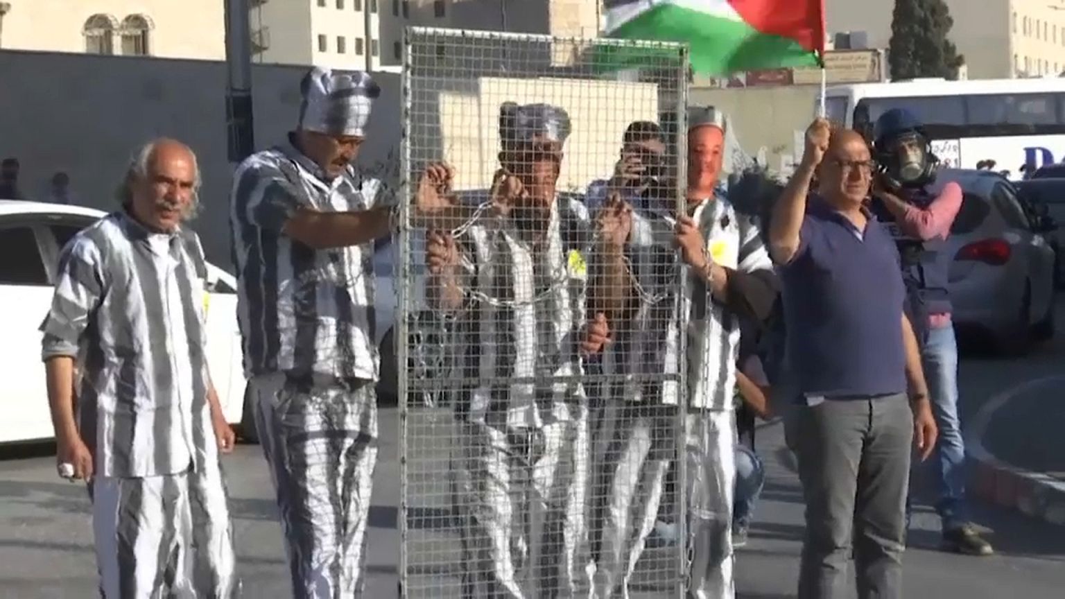 مسيرة بلباس الاسرى في بيت لحم