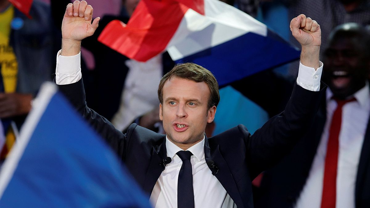 Macron extends lead on final day of campaign