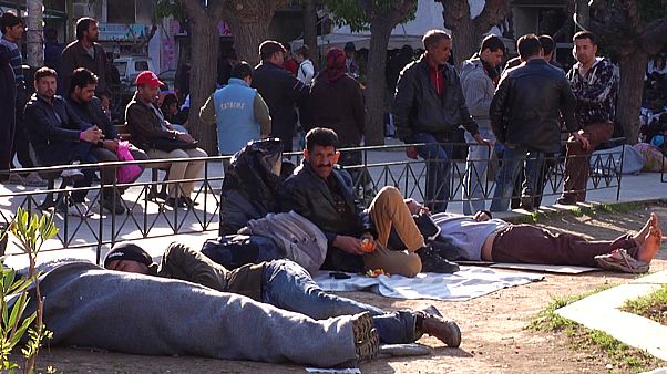 Polícia grega desmantela rede de tráfico de migrantes entre o país e Itália Polícia grega desmantela rede de tráfico de migrantes entre o país e Itália