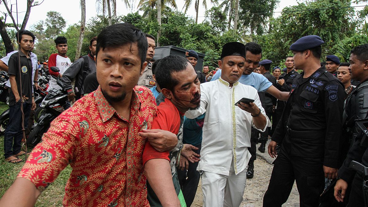 Indonesian authorities hunt inmates after mass jail break