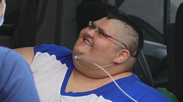 Dünyanın en şişman adamı bıçak altına yatıyor Dünyanın en şişman adamı bıçak altına yatıyor
