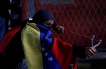 فنزويلا: تحطيم تمثال لتشافيز واحتجاجات جديدة ضد مادورو