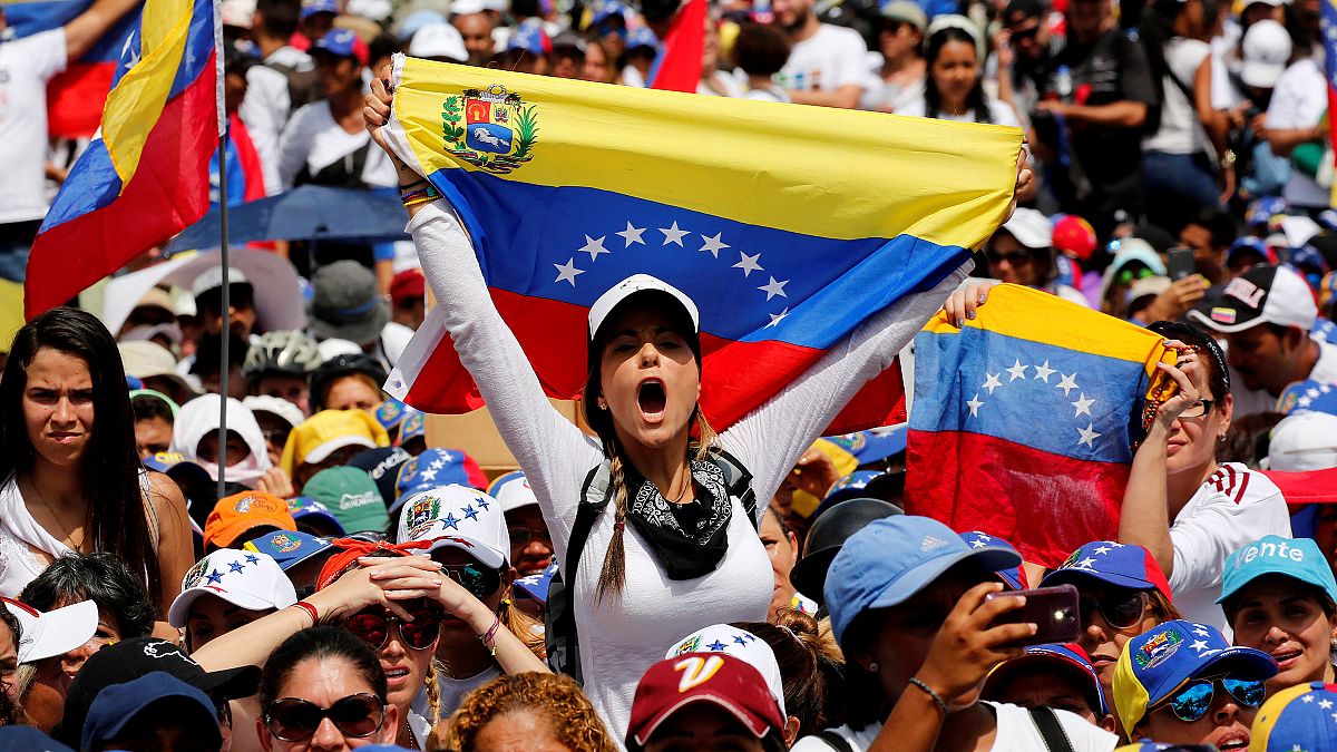 Mulheres marcham contra Maduro