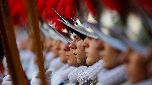 Vatican : 40 nouveaux gardes suisses prêtent serment Vatican : 40 nouveaux gardes suisses prêtent serment