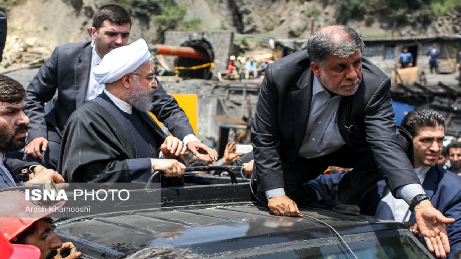 اعتراض معدنچیان خشمگین هنگام حضور روحانی در آزادشهر