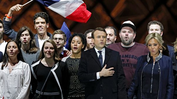 Internet-Ikone: Der Typ mit der Baseball-Cap hinter Macron Internet-Ikone: Der Typ mit der Baseball-Cap hinter Macron