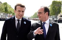 Francia, Macron con Hollande alla cerimonia per la fine della Seconda guerra mondiale