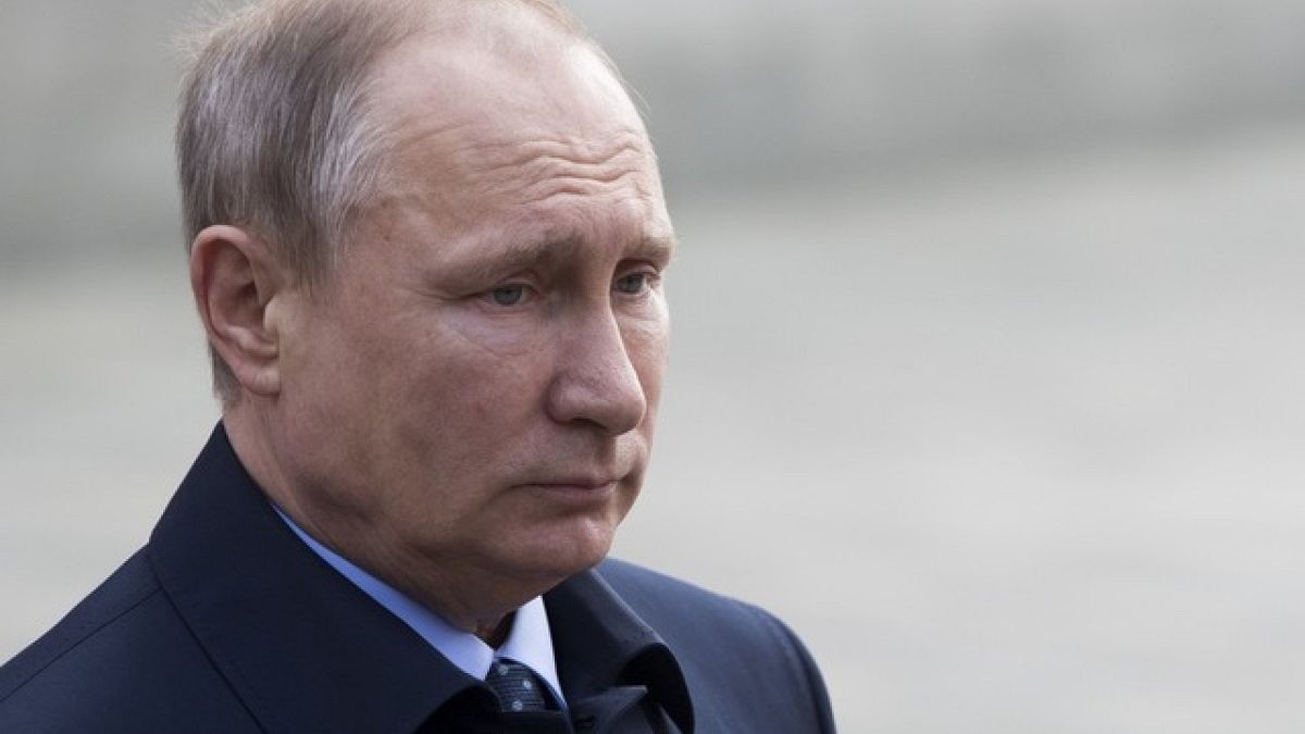 بوتين مهنئاً ماكرون: "لردم التصدعات العميقة" بين البلدين