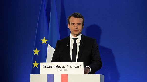 La Commission européenne avertit Emmanuel Macron La Commission européenne avertit Emmanuel Macron