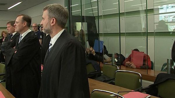 Γερμανία: Ξεκίνησε η δίκη των έξι για την απόπειρα πυρπόλησης αστέγου Γερμανία: Ξεκίνησε η δίκη των έξι για την απόπειρα πυρπόλησης αστέγου