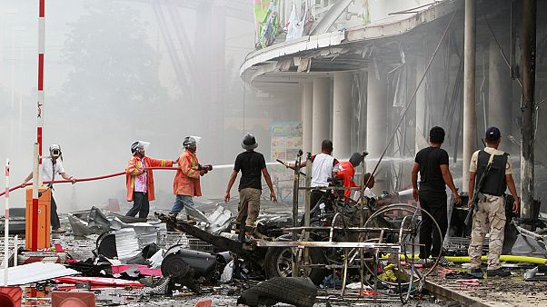 Varias decenas de heridos al estallar dos bombas en el sur de Tailandia Varias decenas de heridos al estallar dos bombas en el sur de Tailandia