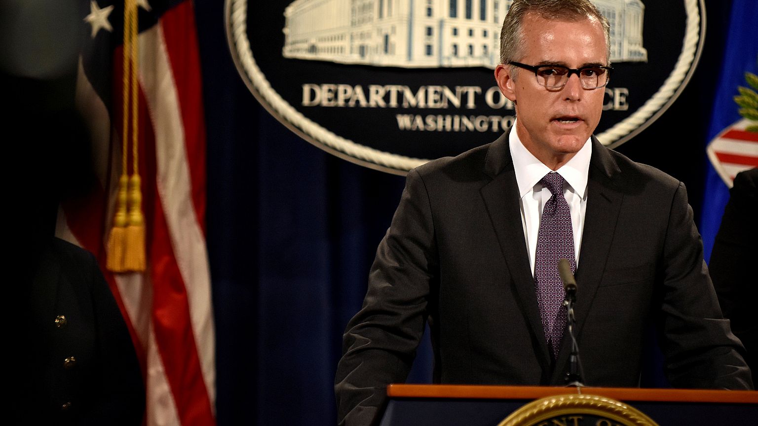 Demissão do diretor do FBI gera polémica