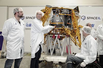 Israeli nonprofit SpaceIL and Israel Aerospace Industries (IAI) presented a time capsule that will travel to the moon and remain there indefinitely.