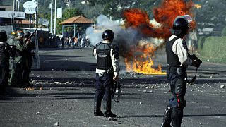 فنزويلا: اشتباكات عنيفة بين محتجين وقوات الأمن على خلفية محاكمة عسكرية لمدنيين