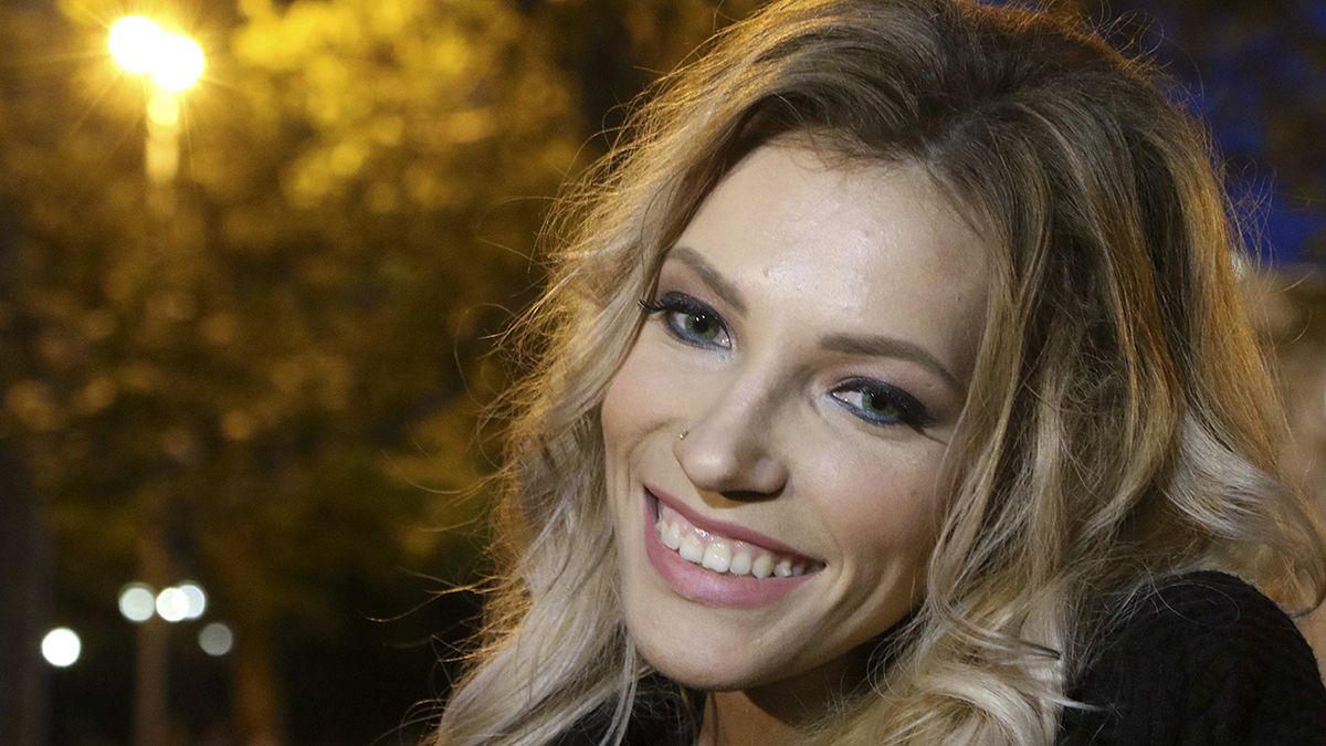 Eurovision'dan men edilen Rus şarkıcı Kırım'da yeniden sahne aldı