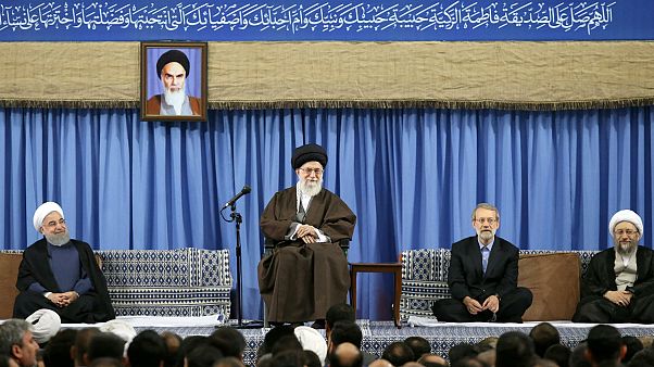 هشدار خامنه ای نسبت به «فتنه و آشوب» دشمنان در آستانه برگزاری انتخابات هشدار خامنه ای نسبت به «فتنه و آشوب» دشمنان در آستانه برگزاری انتخابات