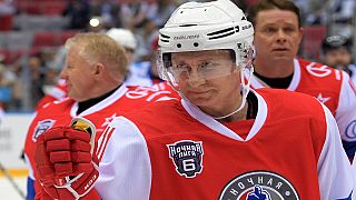 Putin triunfa en un amistoso de hockey sobre hielo