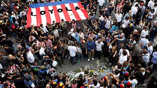 Venezuela, manifestazione silenziosa in ricordo di Miguel Castillo, vittima numero 39 degli scontri a Caracas.