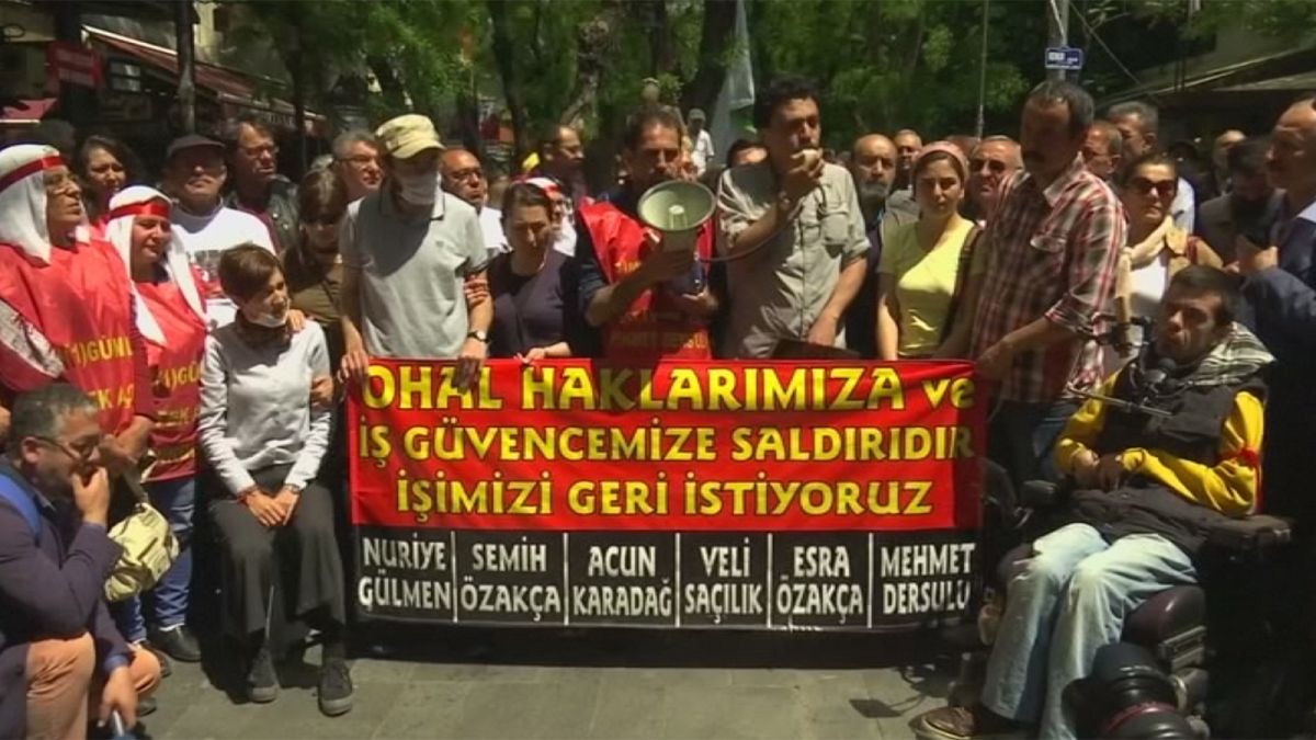 Σύμβολα αγώνα δύο απεργοί πείνας στην Τουρκία
