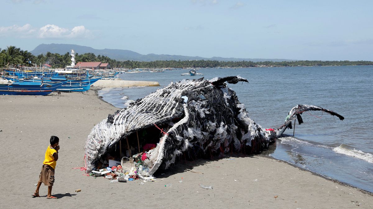ساخت مجسمه نهنگ مرده در فیلیپین برای آگاهی بخشی درباره زباله‌های پلاستیکی