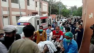 Pakistán: Mueren al menos 25 personas en un atentado con bomba