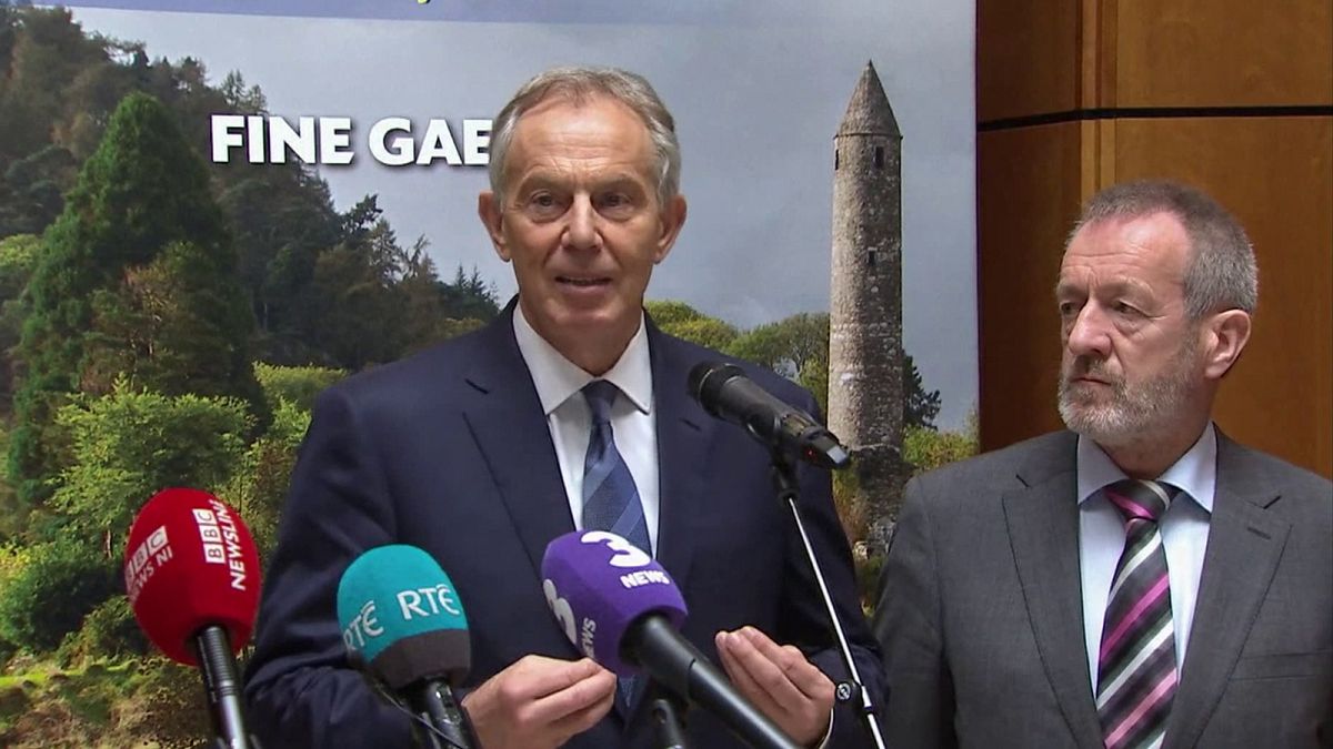 Barnier e Blair em defesa do acordo de paz na Irlanda do Norte