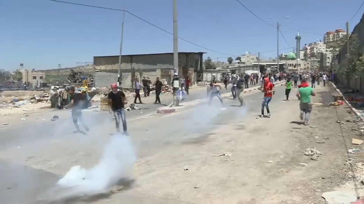 Izraeli katonák lelőttek egy kövekkel dobáló tüntetőt Ciszjordániában