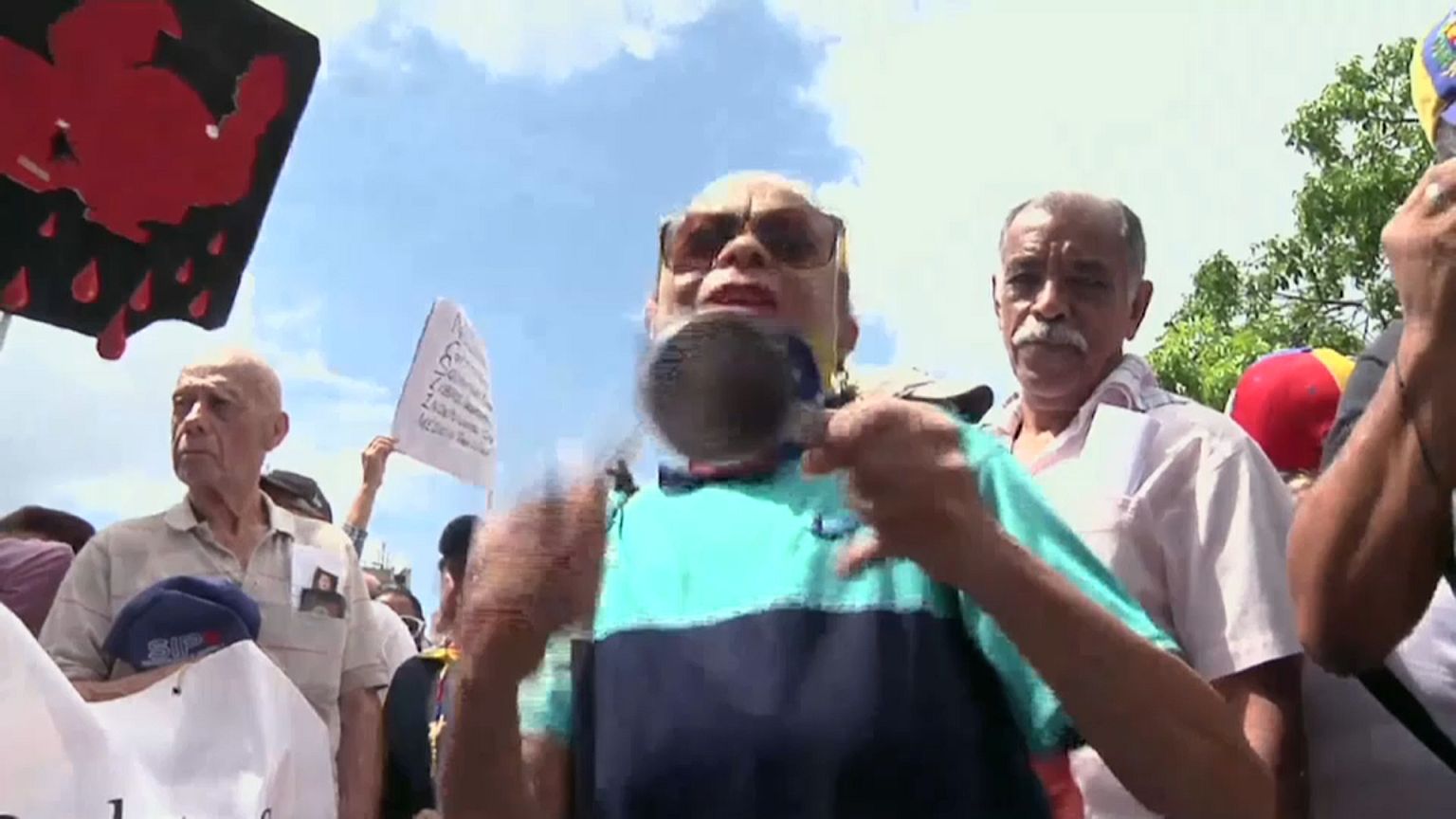 La tercera edad se une a las protestas antigubernamentales en Venezuela