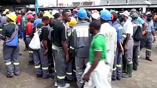 Striking dockers block main Douala port in Cameroon [no comment]