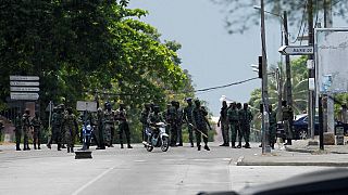 Côte d'Ivoire : malgré les menaces, des mutins bloquent les accès à Bouaké, tirent en l'air