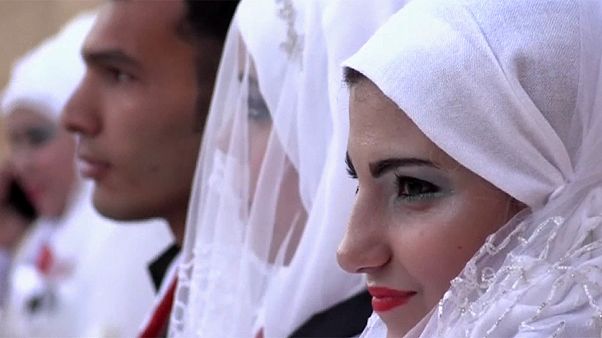زواج جماعي برعاية النظام بمدينة حلب زواج جماعي برعاية النظام بمدينة حلب