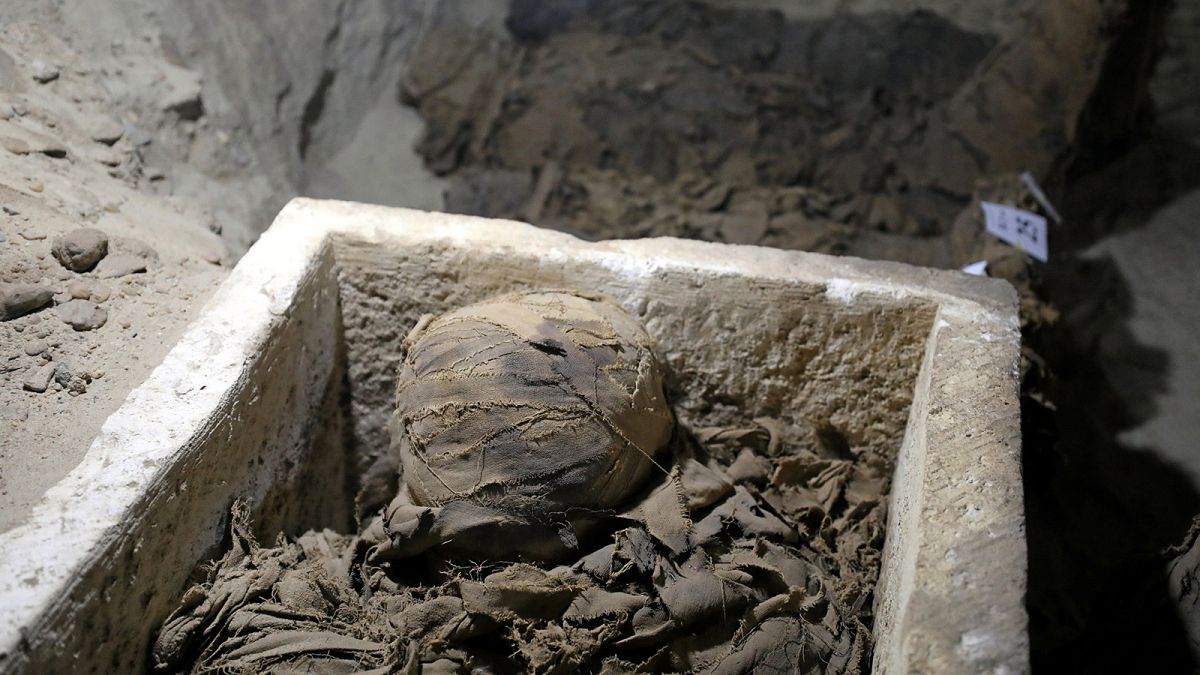 Археологи Каирского университета обнаружили 17 древних мумий