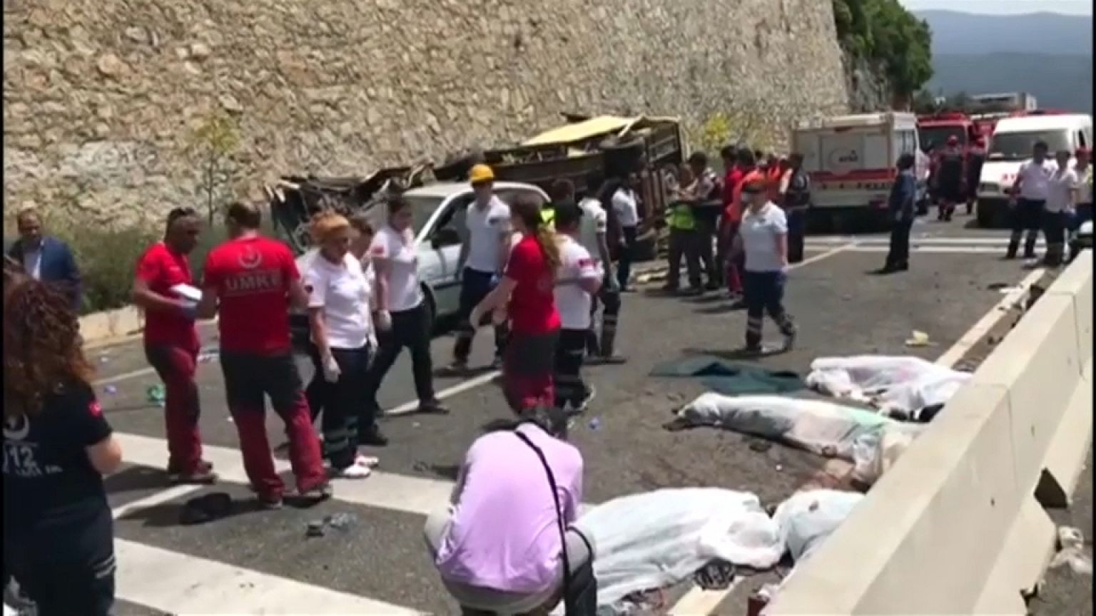 نحو 20 قتيلا نتيجة انقلاب حافلة سياح في تركيا