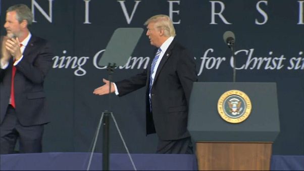 Donald Trump promet de vite recruter un nouveau patron du FBI Donald Trump promet de vite recruter un nouveau patron du FBI