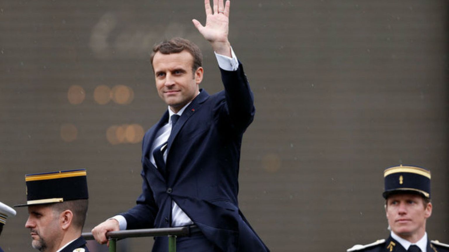 Hollande abandona Eliseu e Macron toma posse como Presidente