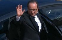 François Hollande abandona Eliseu como entrou: sozinho