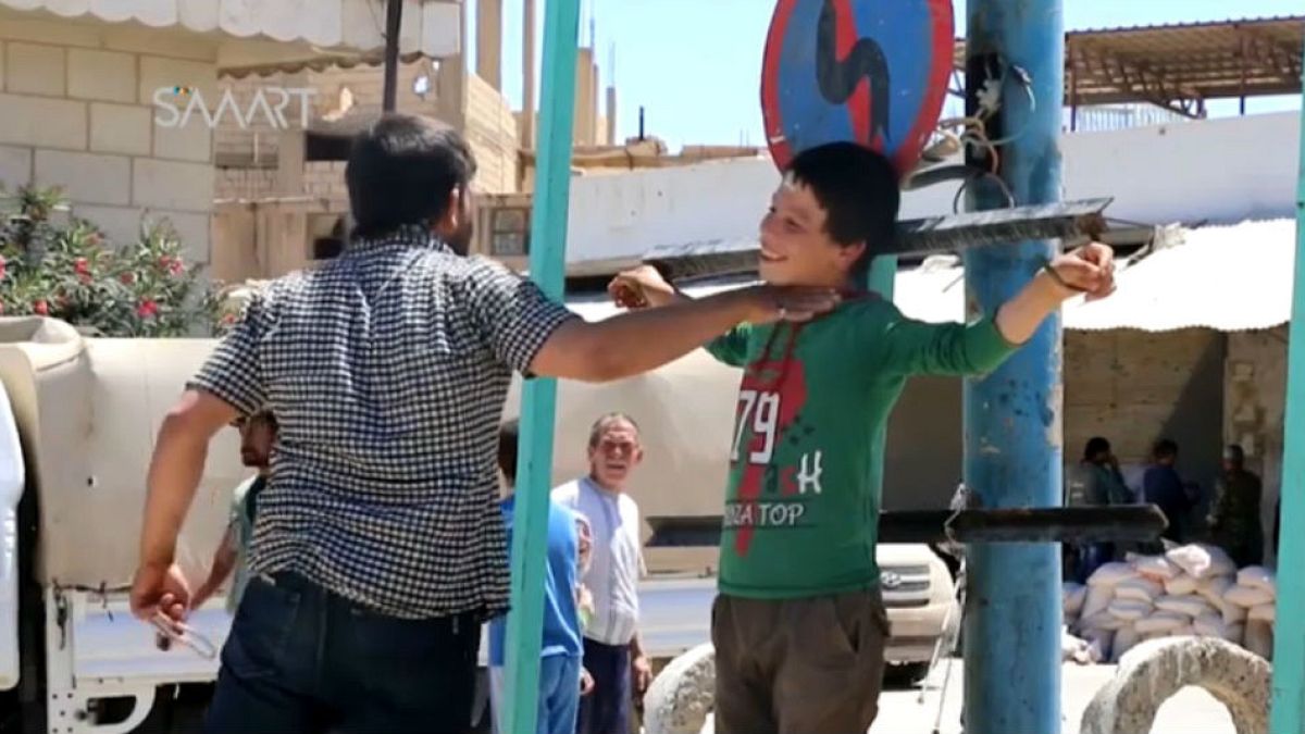 روایت کودکان سوری از داعشی ها در شهر آزادشدۀ الطبقه