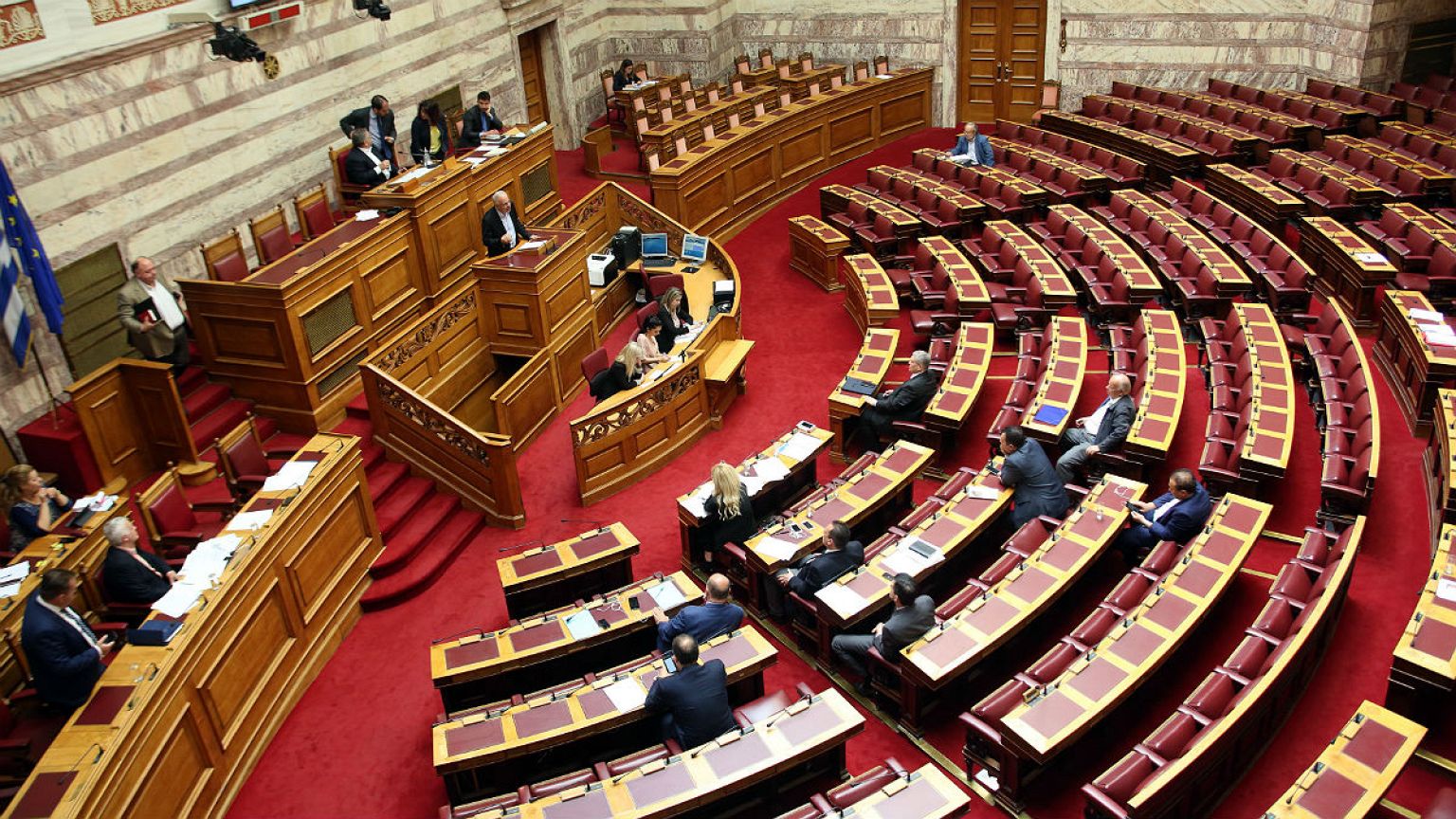 Στη Βουλή η κόντρα για μέτρα-αντίμετρα
